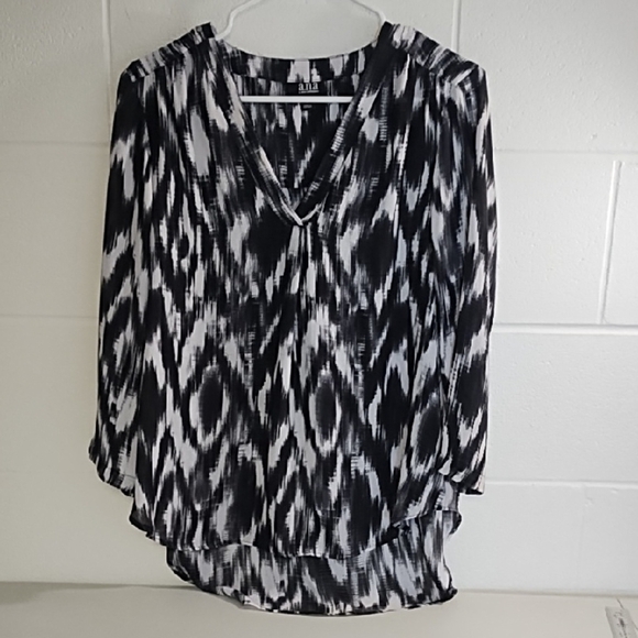 Black and White Relaxed Graphic Tunic Blouse Lightweight 3/4 Sleeve V-neck - Picture 14 of 14